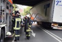 LKW blieb unter Bruecke haengen Koeln Ehrenfeld Innere Kanalstr Hornstr P067